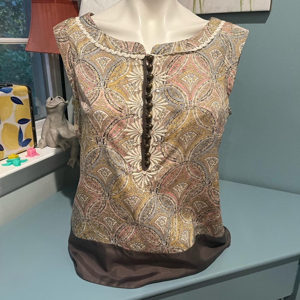 Floreat Tan and Brown Collar Sleeveless Blouse